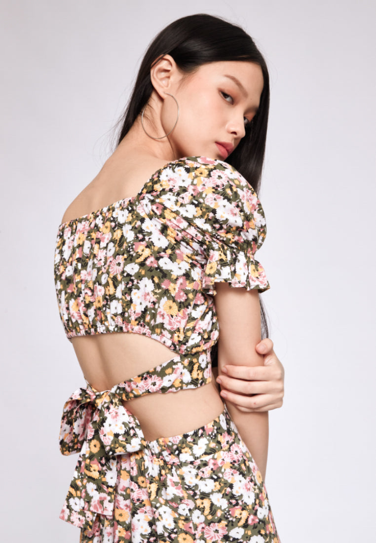 Tied Hem Crop Top with Puff Sleeves