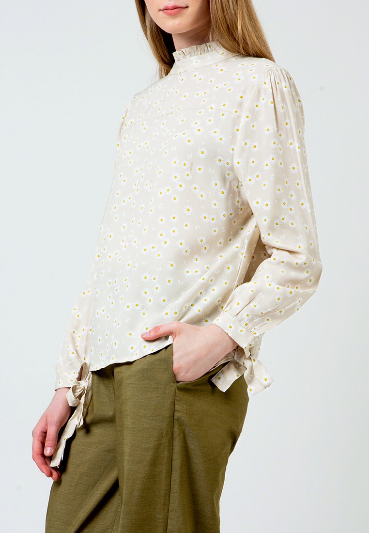 Daisy ruffle Blouse