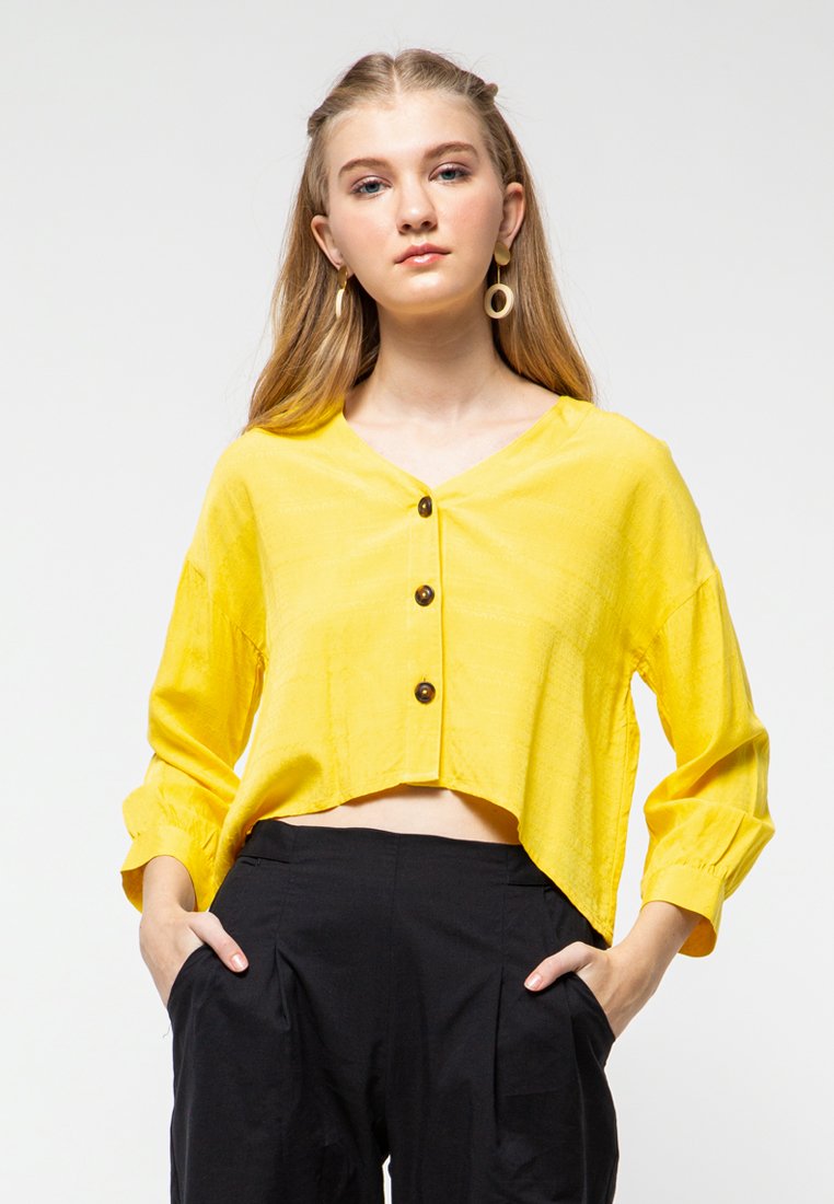Horn Button V Neck Shirt