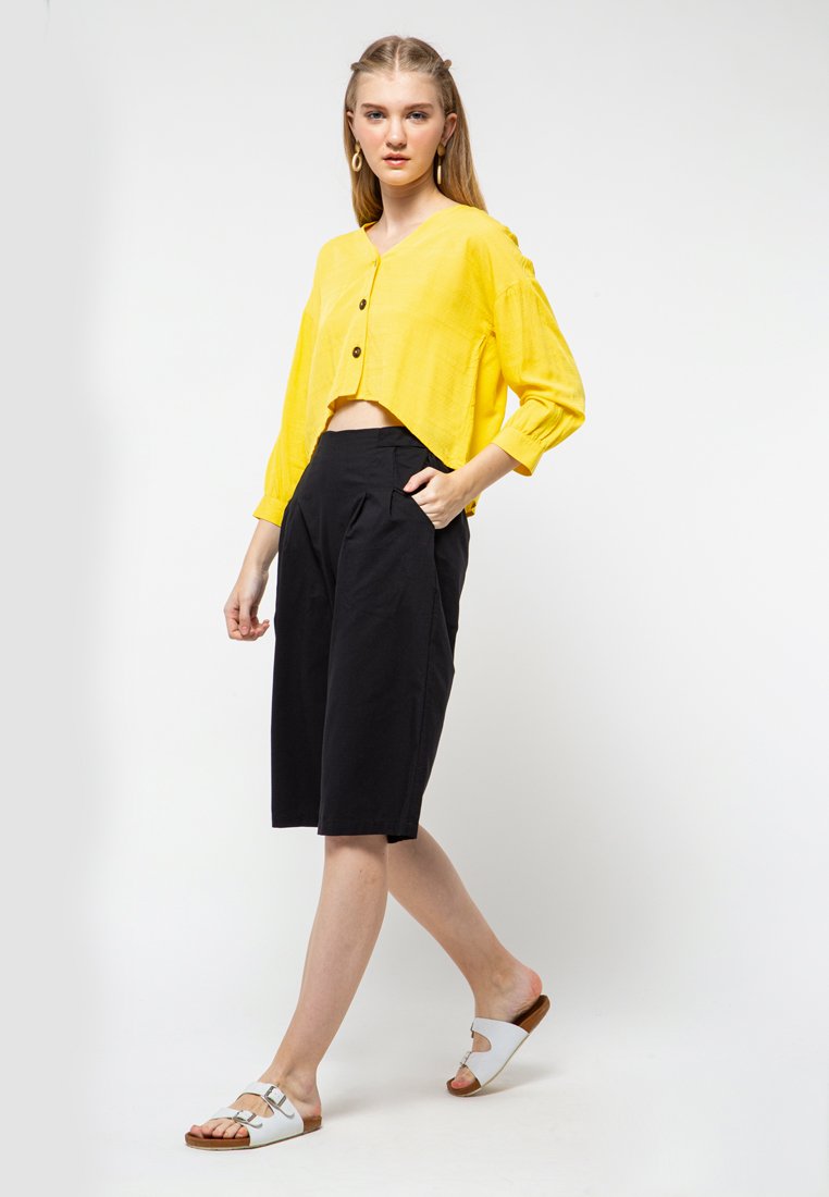 Horn Button V Neck Shirt