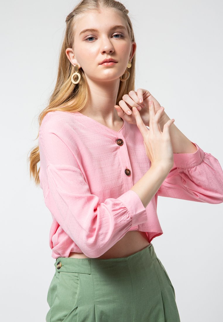 Horn Button V Neck Shirt