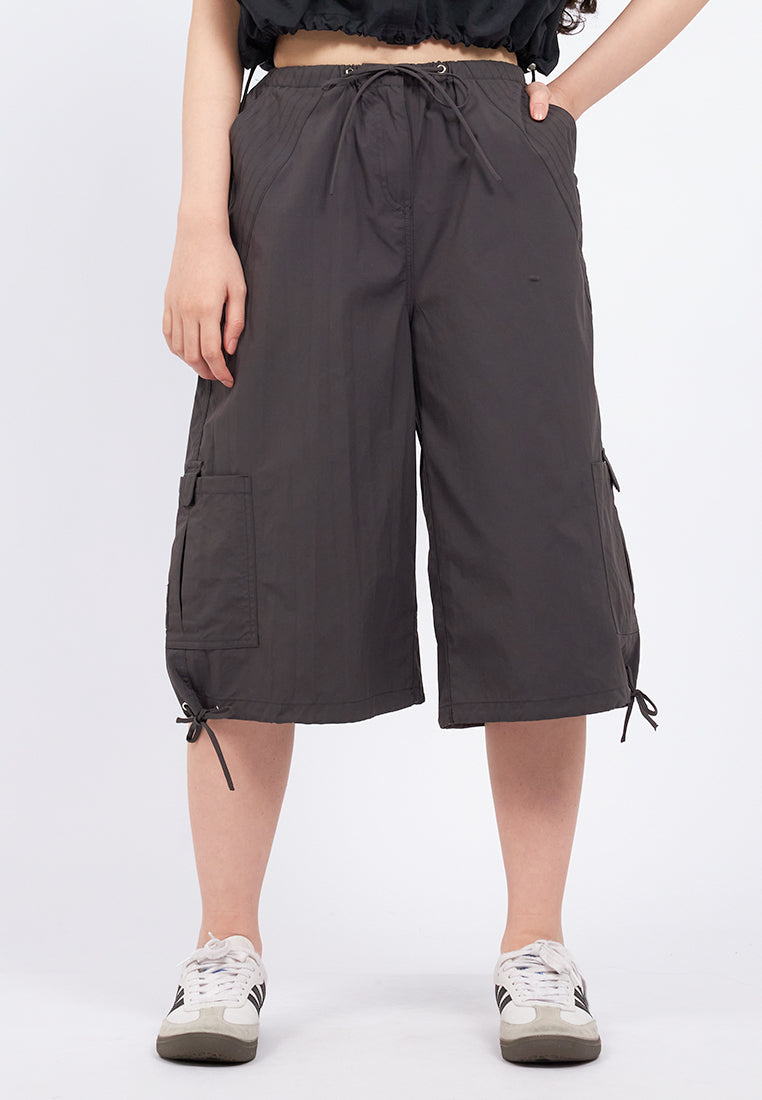 Drawstring Details Bermuda Pants