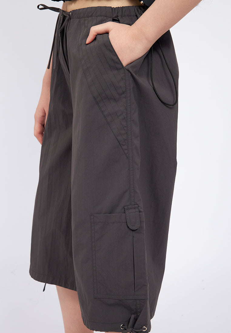 Drawstring Details Bermuda Pants