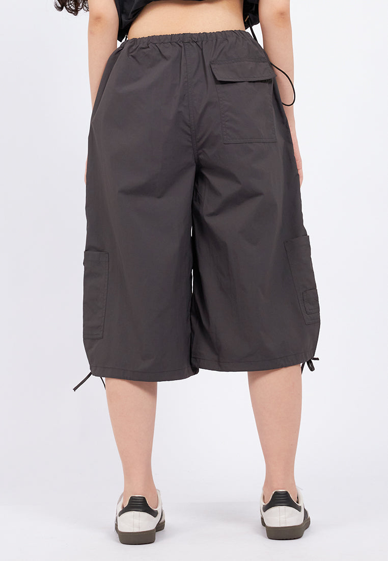 Drawstring Details Bermuda Pants