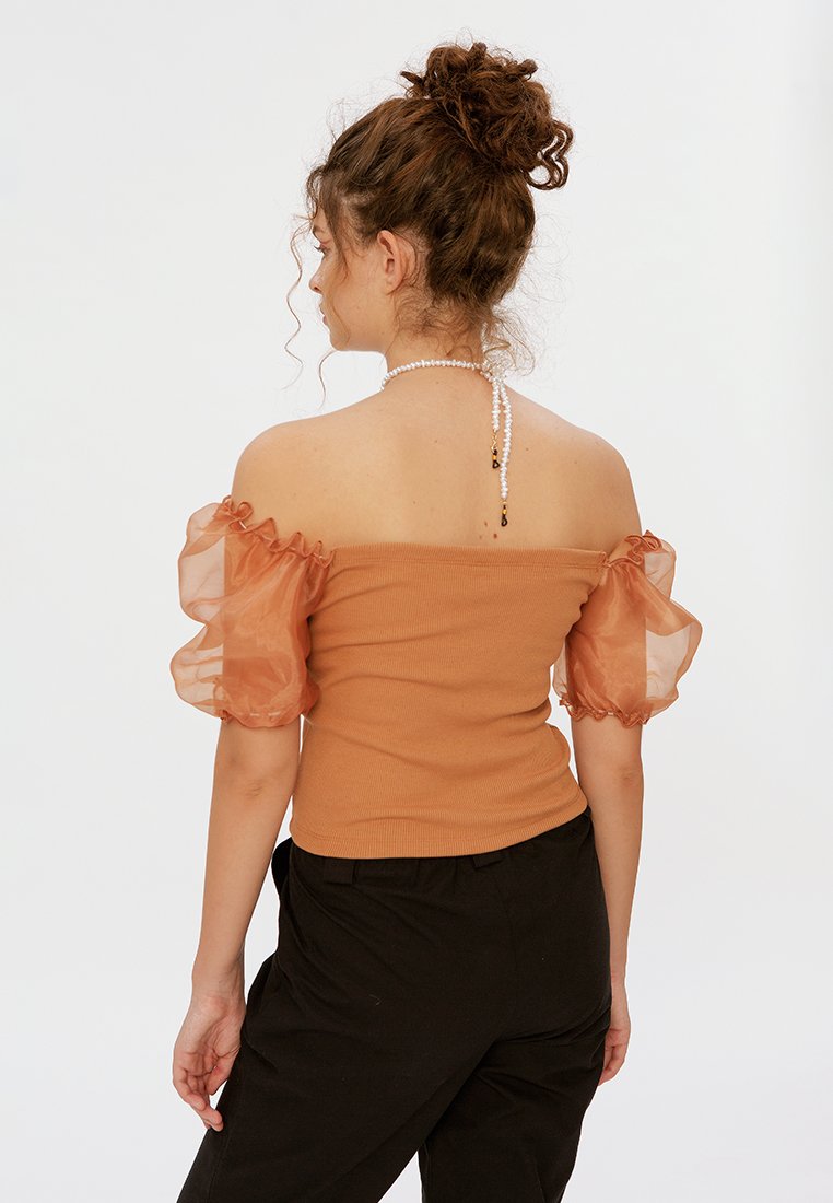 Two Fabric Balloon Sleeve Blouse