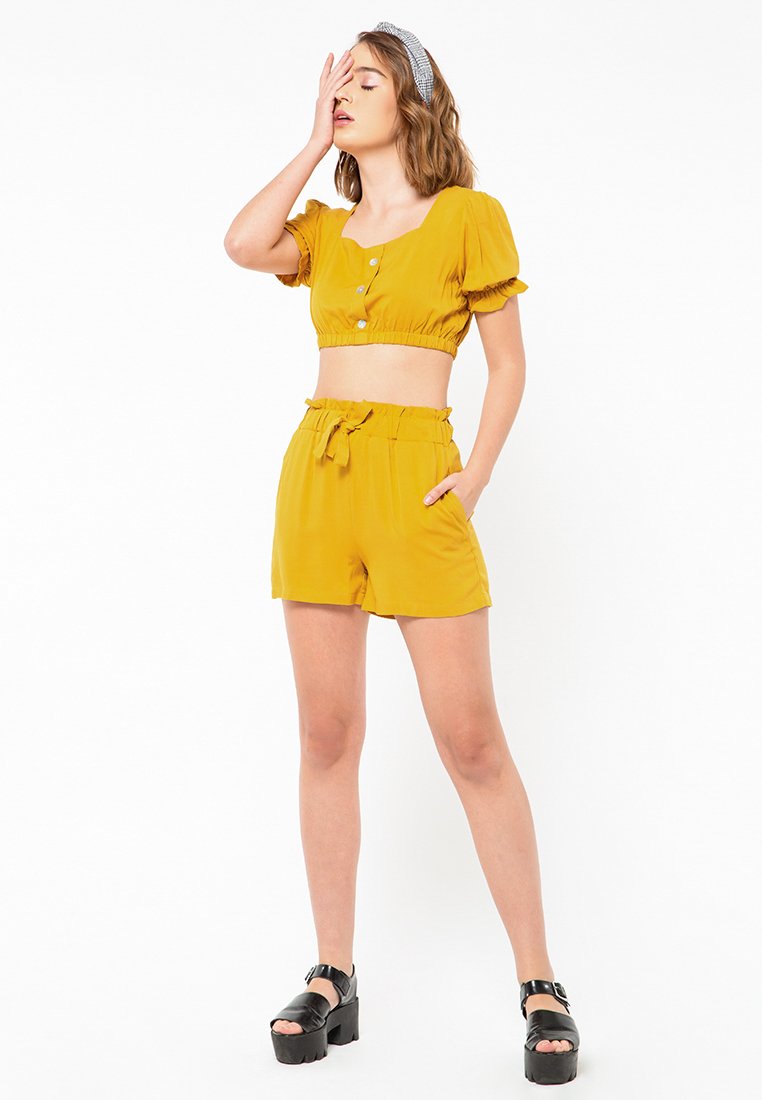 Crop Blouse with Ballon Sleeve