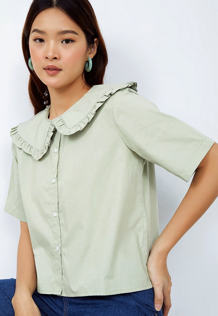 Blouse with Ruffle Collar