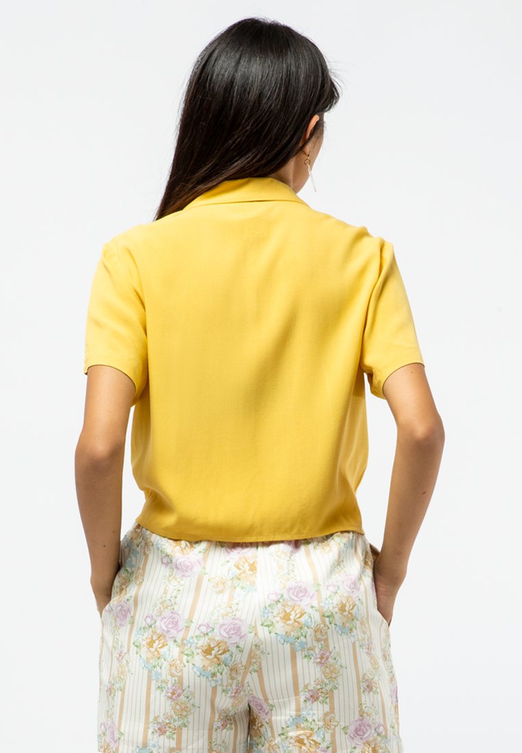 Short Sleeve Blouse with Front Tie