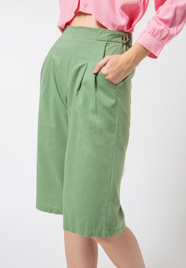 Cullote with Button Details