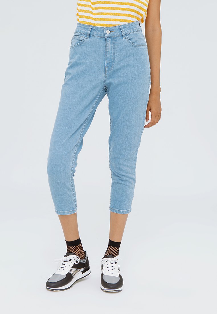 Capri Denim Pants