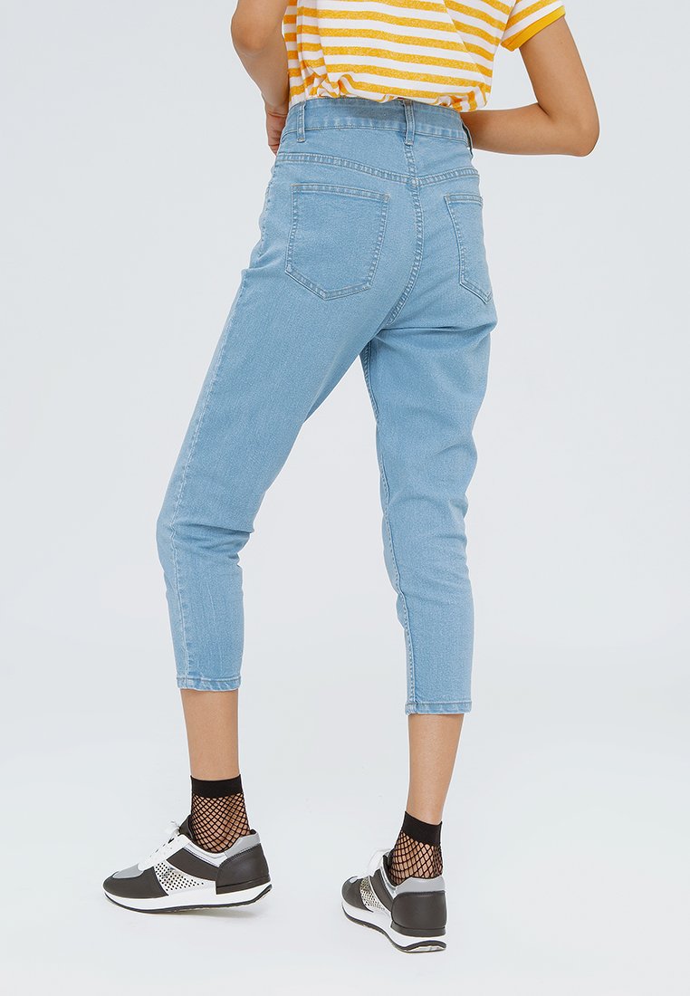 Capri Denim Pants