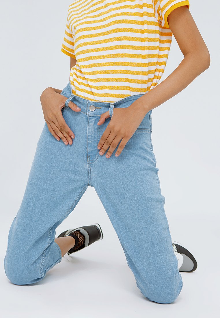 Capri Denim Pants