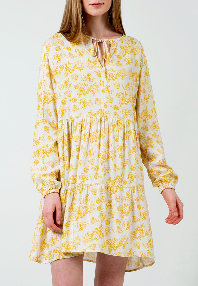 Widecut Tiered Dress