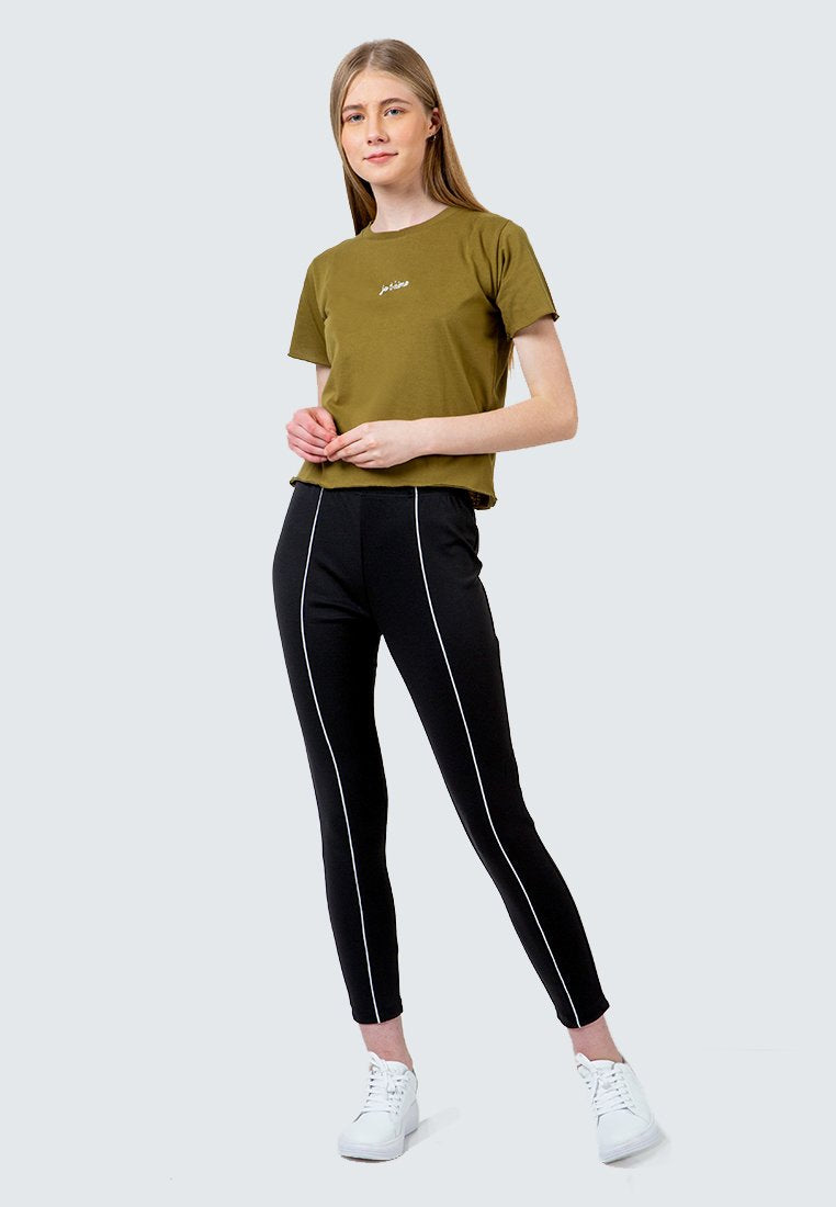 Black legging with piping Details