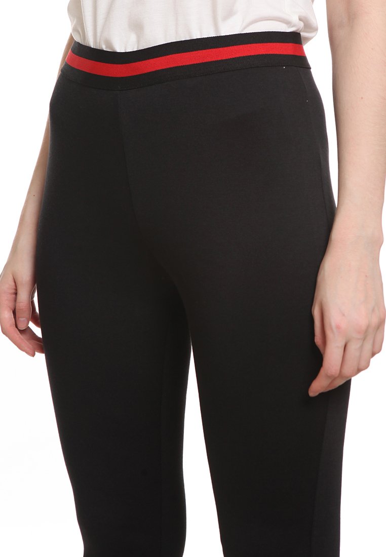 Legging With Details