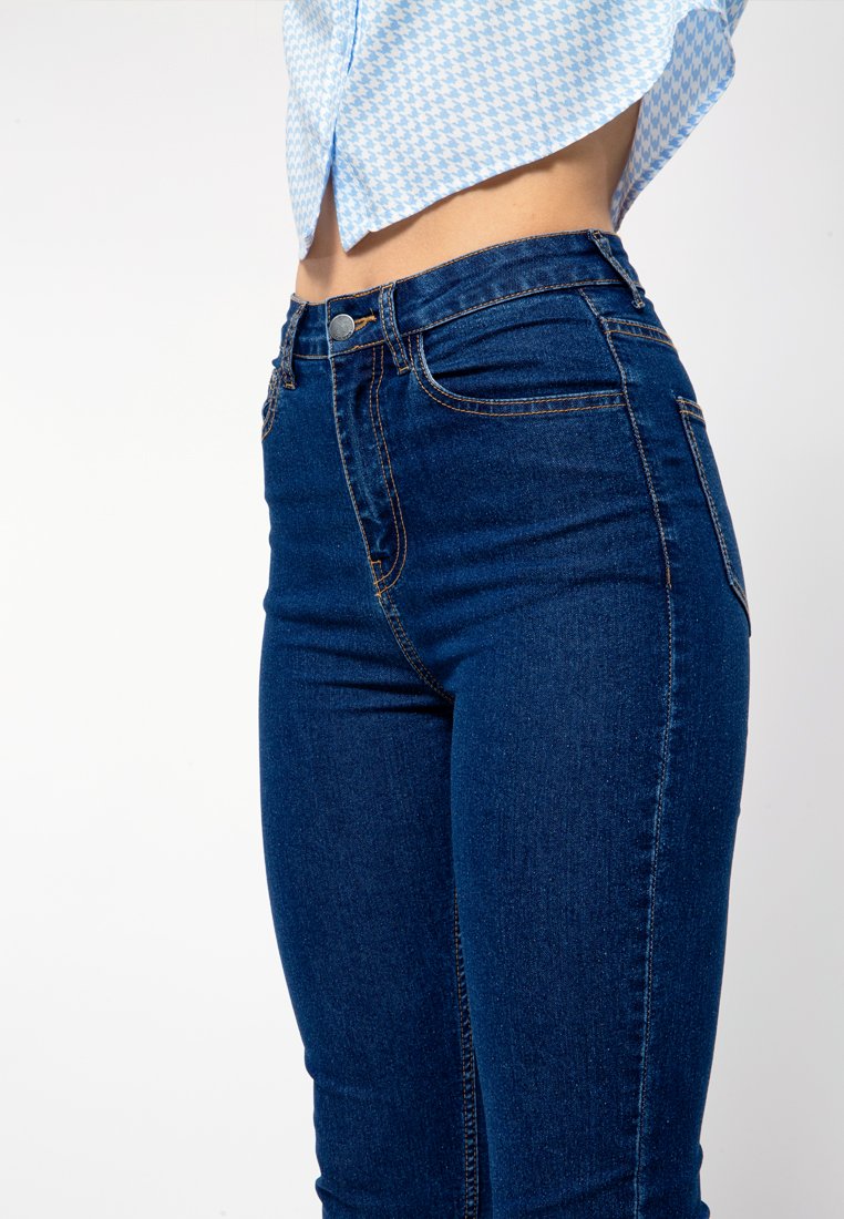 Fitted Mom Jeans