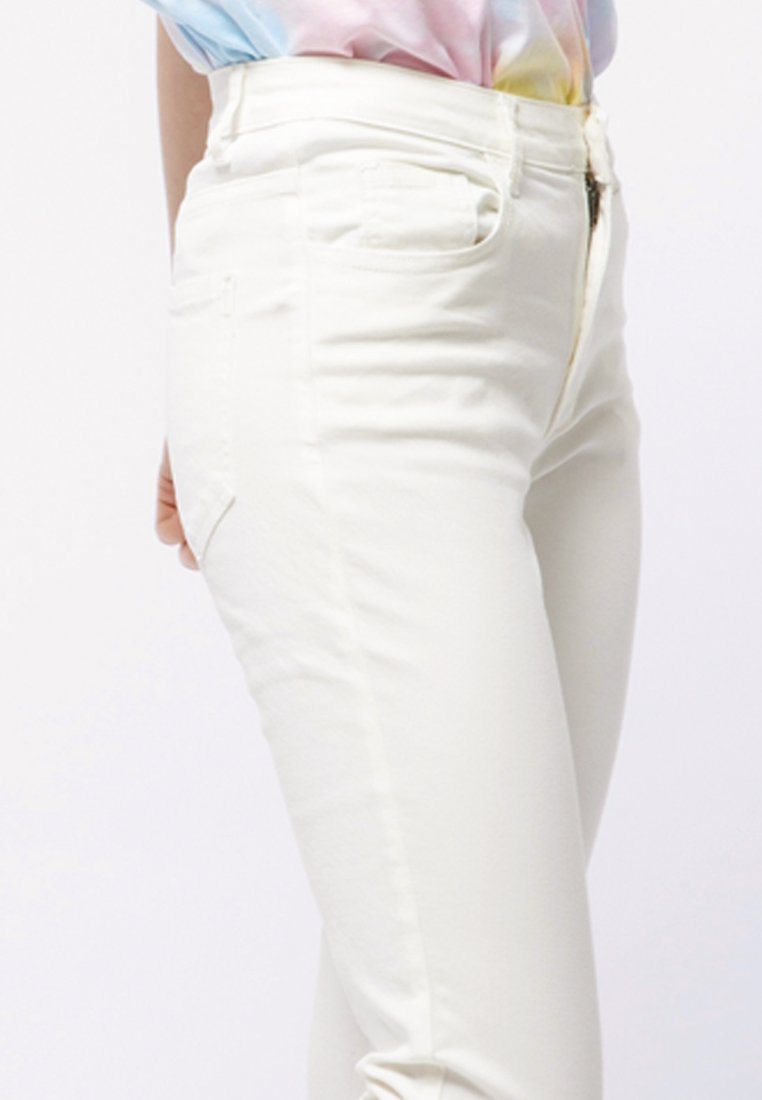 Capri Denim Pants