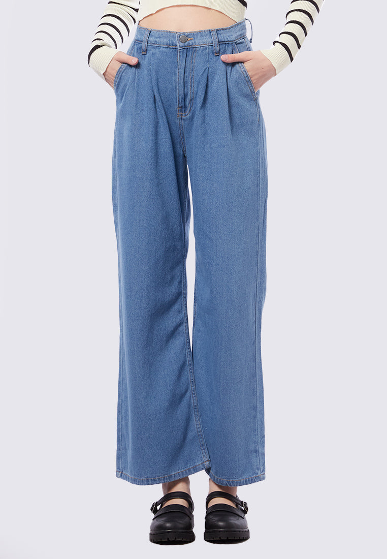 Straight Fit Jeans with Dart