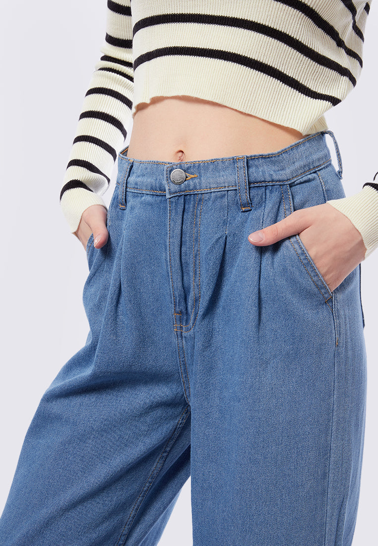 Straight Fit Jeans with Dart