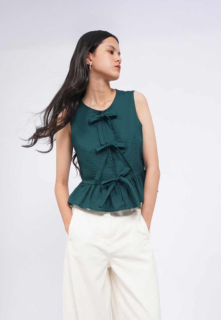 Textured Sleeveless Blouse with Tie