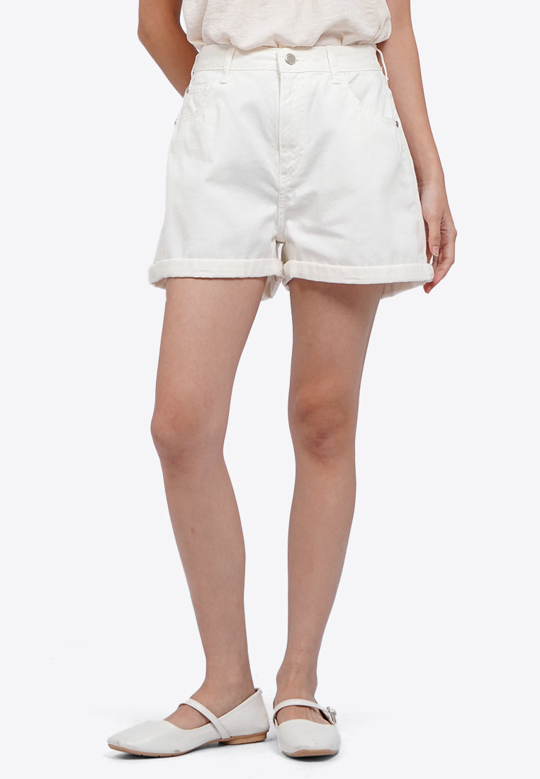 Rolled Up Short Pants