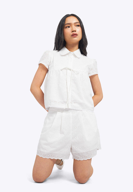 Pleated Eyelet Short Pants