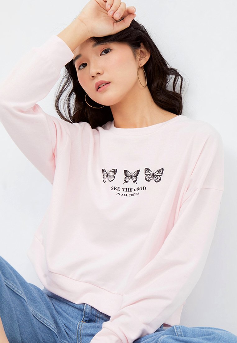 Long Sleeve Graphic Sweatshirt