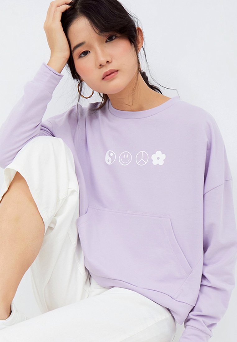 Long Sleeve Graphic Sweatshirt