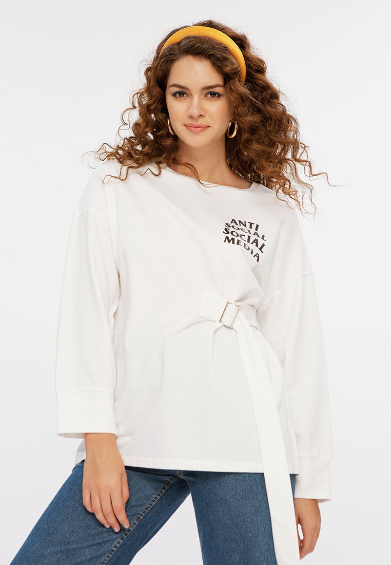 Long Sweatshirt with Buckle