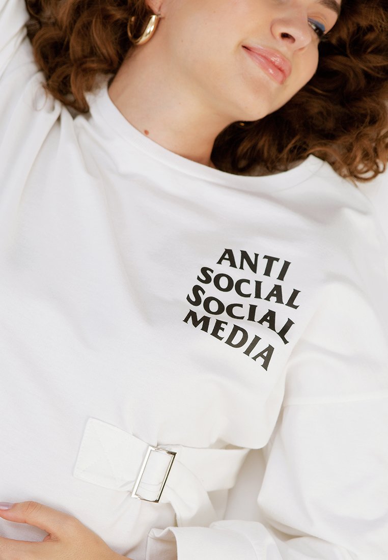 Long Sweatshirt with Buckle
