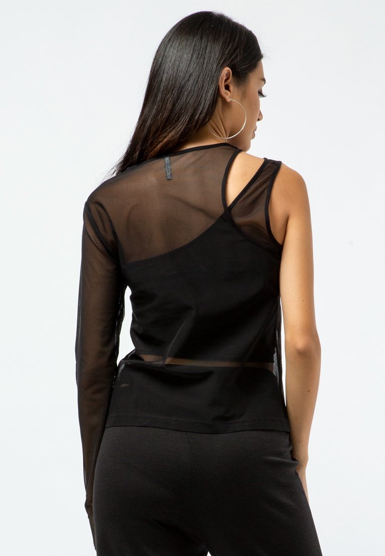 Asymmetrical Layer Top