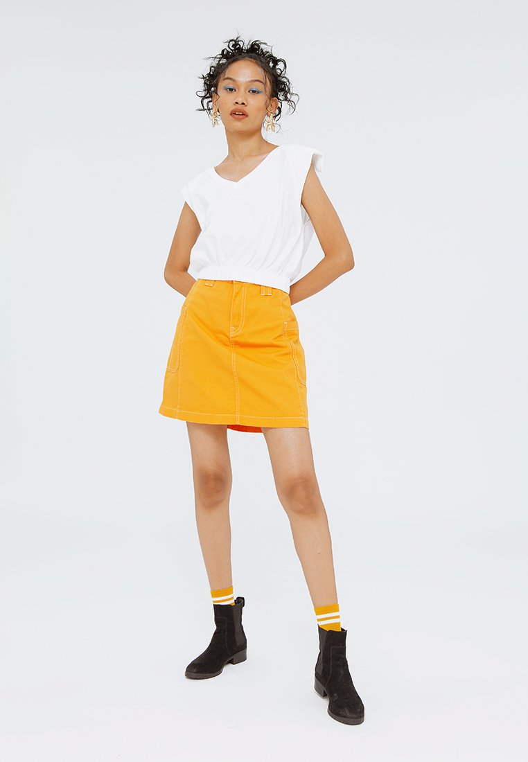Padded Shoulder Crop Top