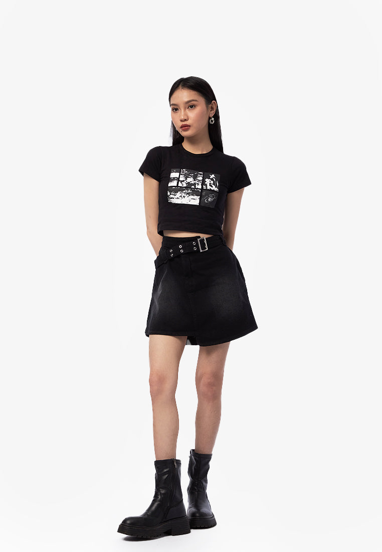 Fitted Graphic Crop Tee