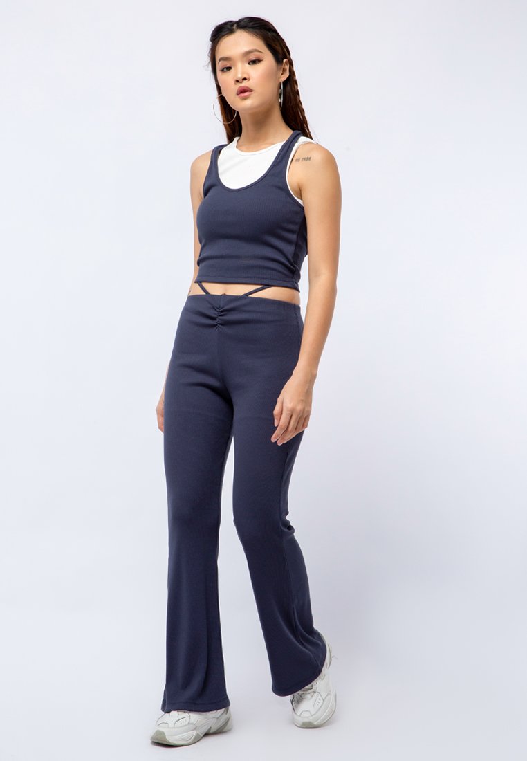 Cut Out Layer Sleeveless Top
