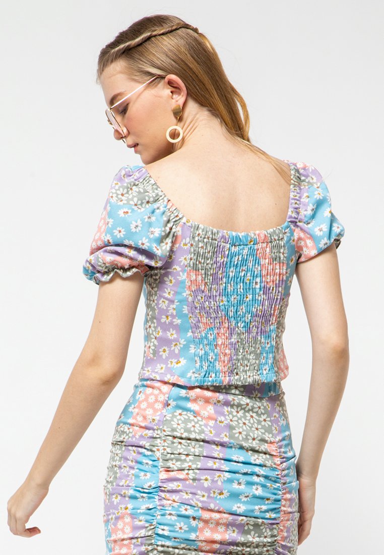 Puff Sleeves Top