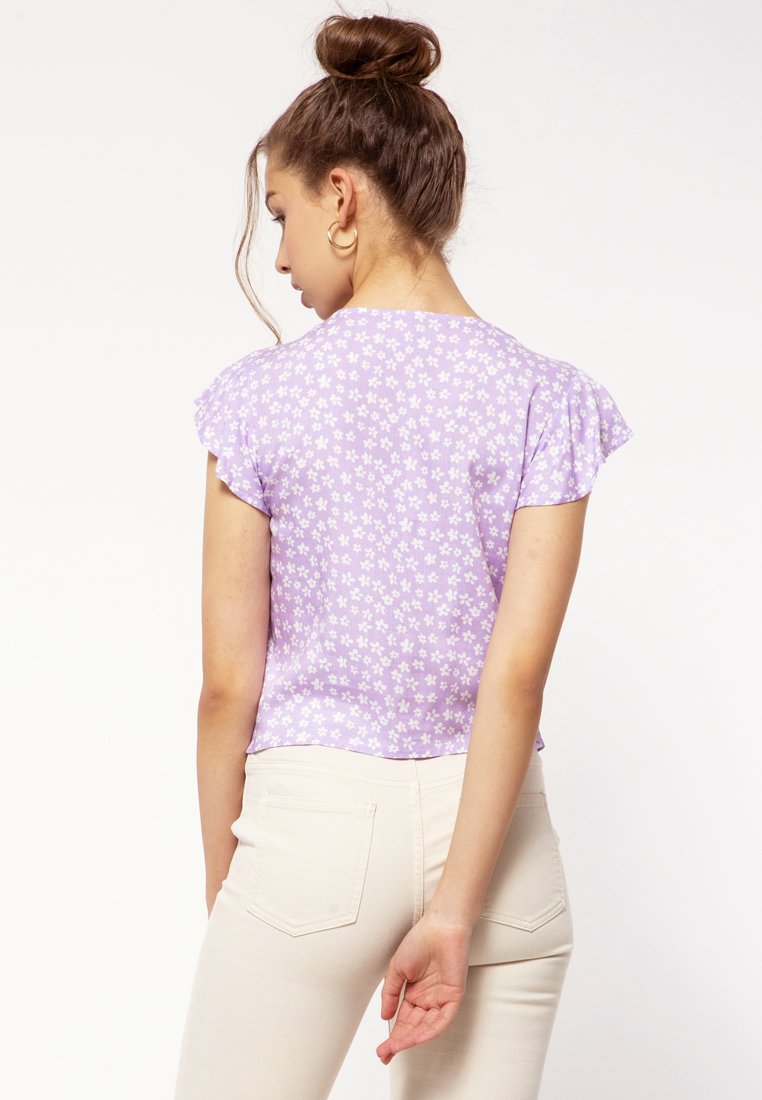 Knotted Ruffle Sleeve Blouse