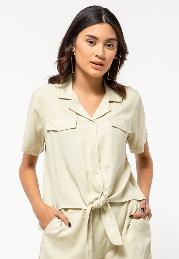 Short Sleeve Shirt with Front Tie