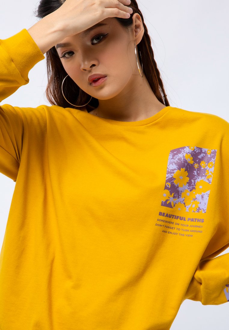 Graphic Long Sleeve Sweatshirt