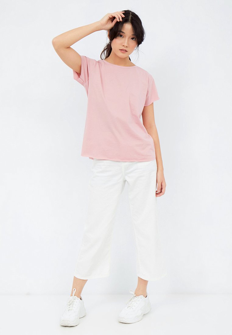 Short Sleeve T-shirt with Raw Edge