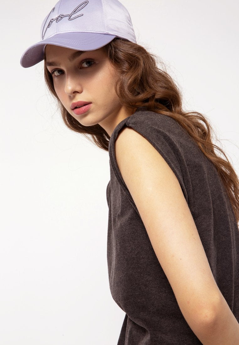 Sleeveless T-shirt