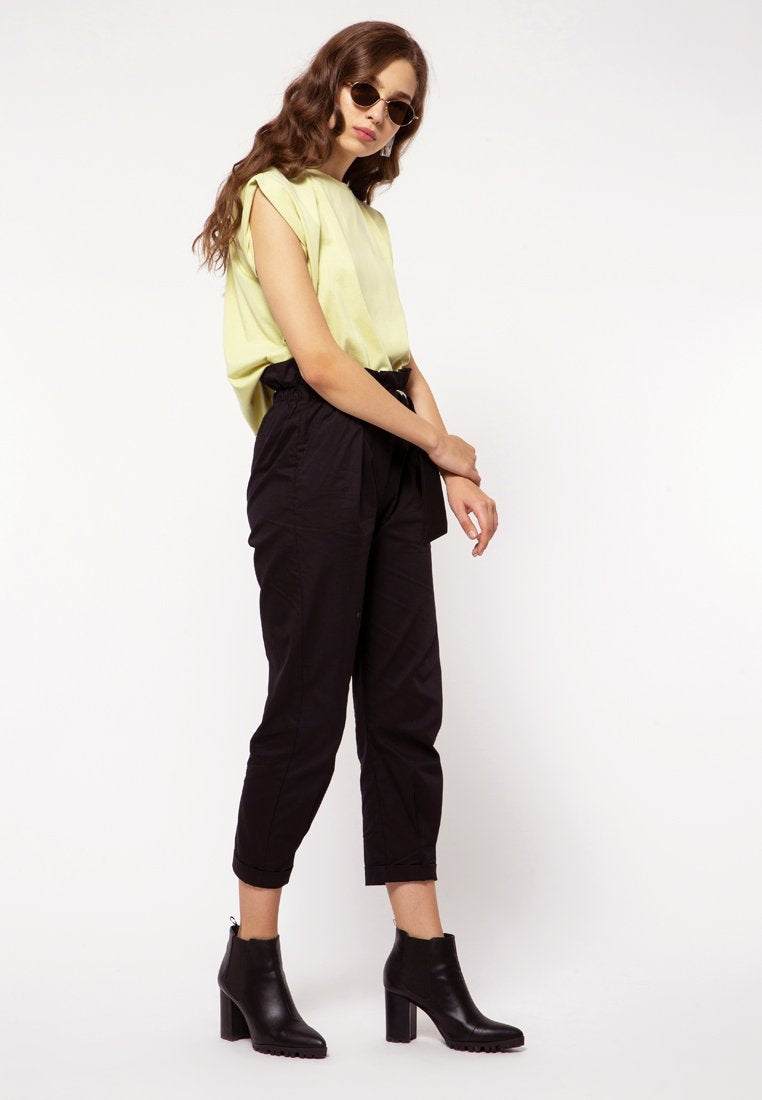 Sleeveless T-shirt
