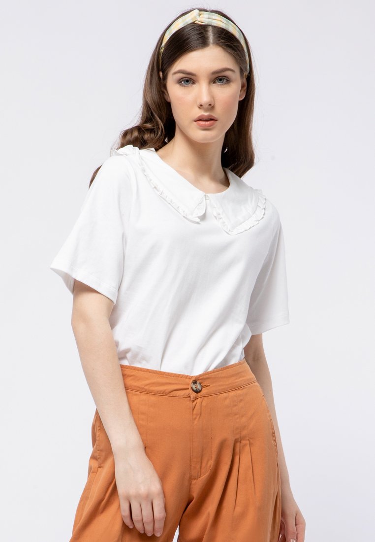 Ruffle Collar T-shirt