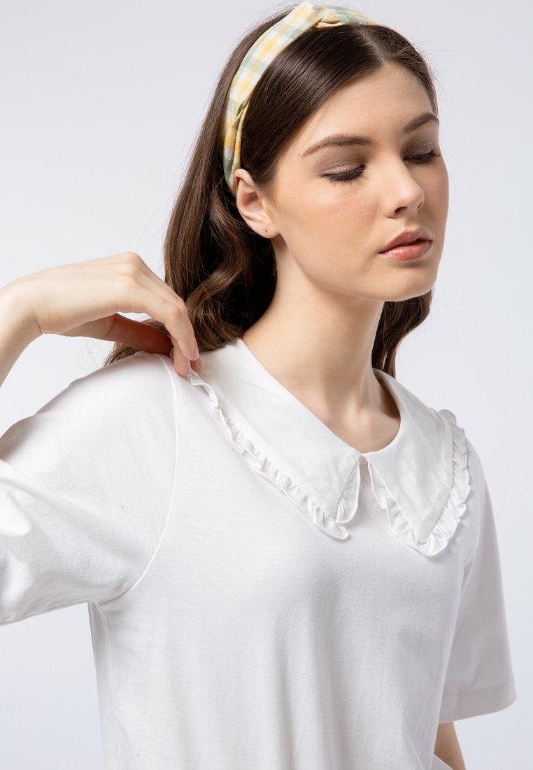 Ruffle Collar T-shirt