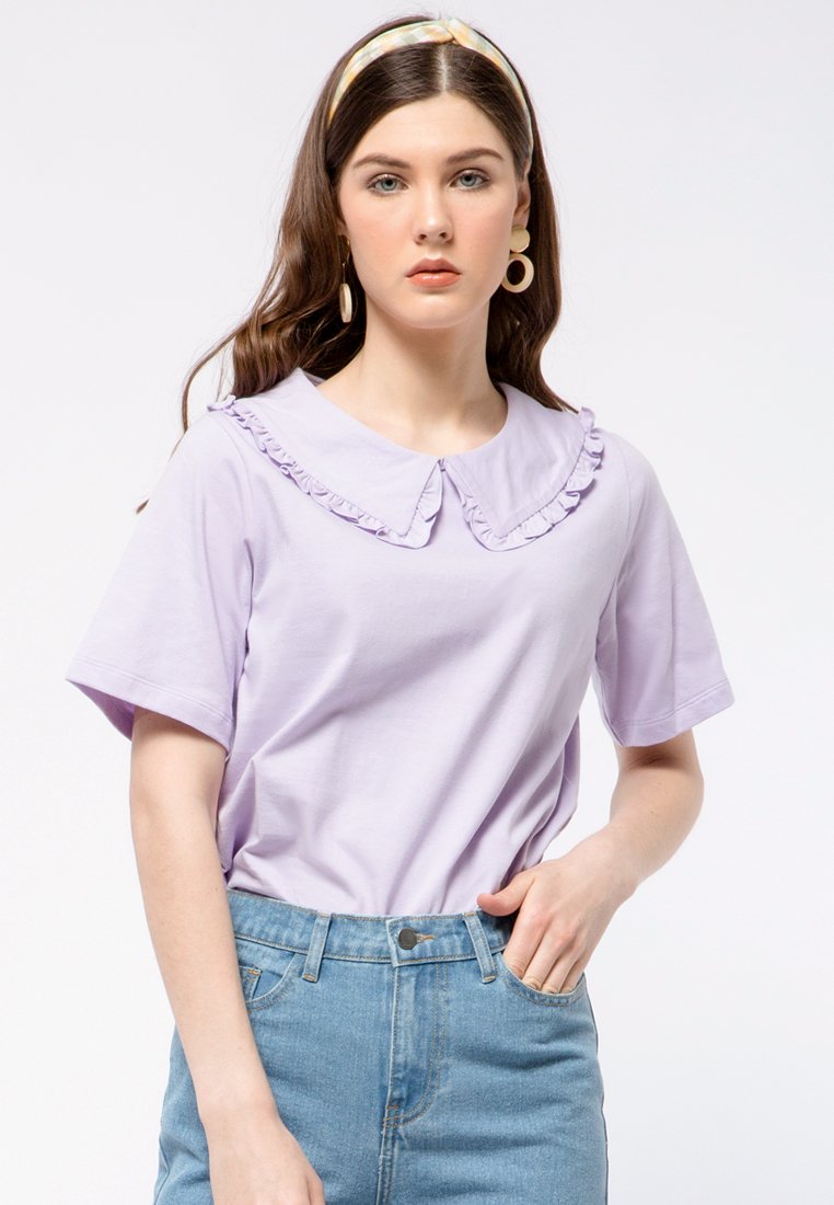 Ruffle Collar T-shirt
