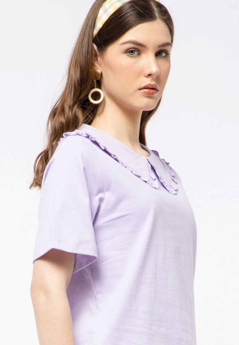 Ruffle Collar T-shirt