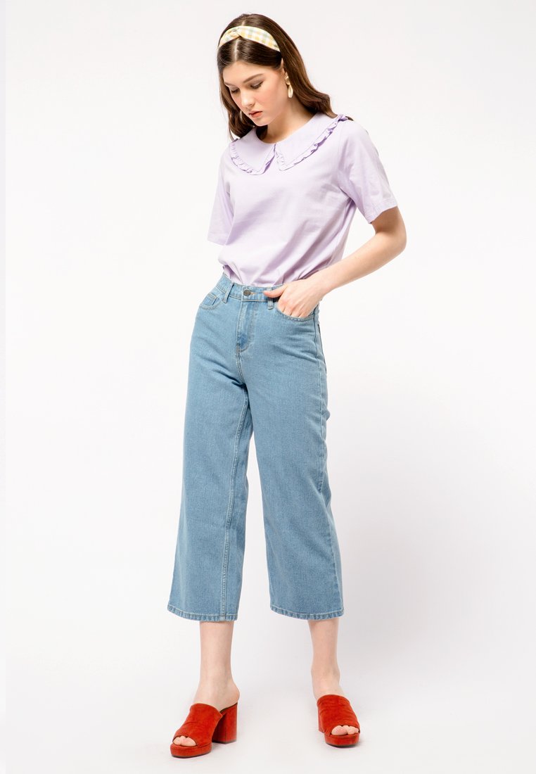 Ruffle Collar T-shirt