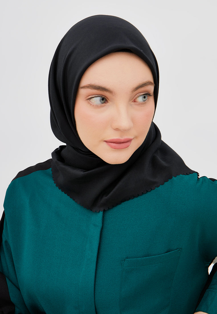 PLAIN SQUARE SCARF