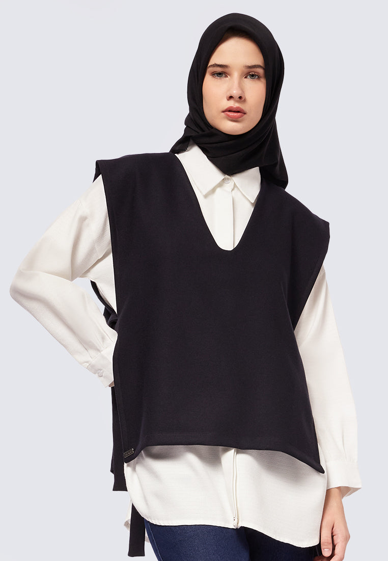 SLEEVELESS VEST