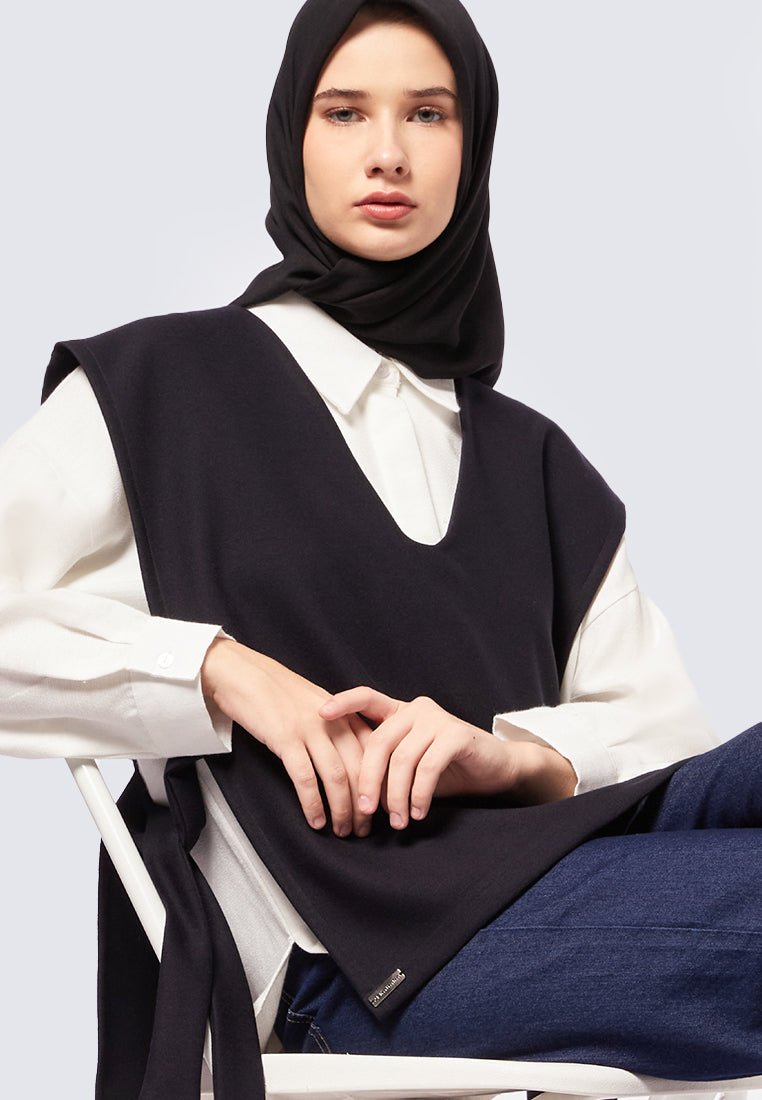 SLEEVELESS VEST