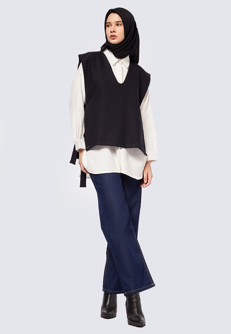 SLEEVELESS VEST